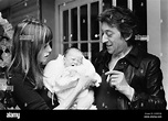 Jane Birkin & Serge Gainsbourg, con su nueva hija, Charlotte Lucy ...