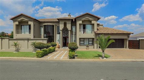 2.36 acres minutes to beaches lakes and trails, between hubbard's ans chester. 5 Bedroom House for sale in Gauteng | Centurion ...
