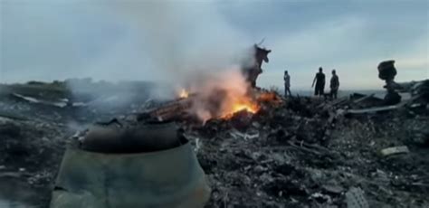 Malaysia Airlines Flight Mh17 News Bodies Of Victims Being Retrieved