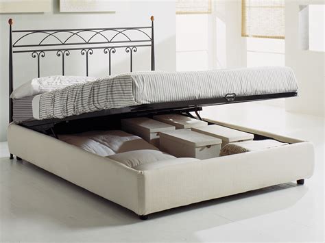 La misura di un letto singolo è generalmente di 90×190; Letto Magda matrimoniale, Letti in ferro battuto - Arte e ...