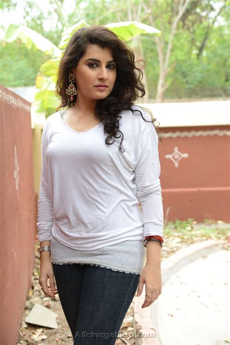 Archana Veda Hot Hd Images In Jeans And T Shirt Cap