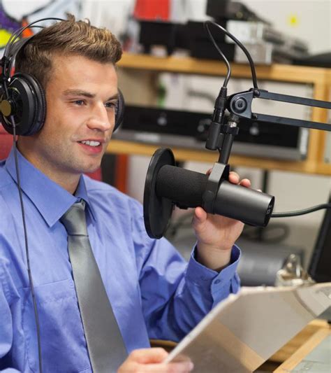 How Can I Begin A Career In Radio Broadcasting With Pictures