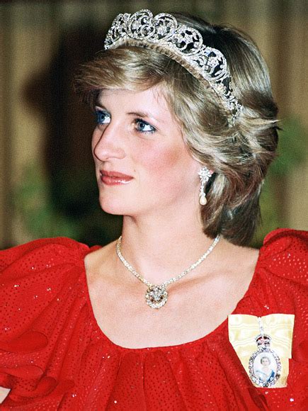 She was the mother of prince william, currently in line for the throne after. Princess Diana's Spencer Tiara: History and Photos ...