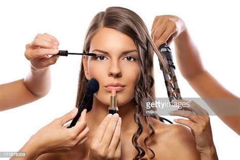 Model Applying Mascara Photos And Premium High Res Pictures Getty Images