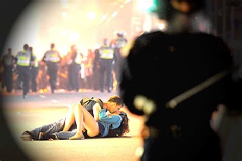 Love Among The Ruins Mystery Kiss Picture During Vancouver Riot Goes Viral