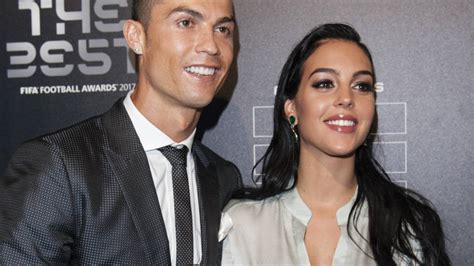 Cnn Chile On Twitter Novia De Cristiano Ronaldo Se Suma A Las Burlas