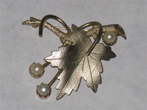 Sarah Coventry Vintage Brooch Leaf Pearls Light Gold Tone