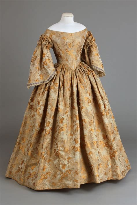 gown 1855 1865 chester county historical society historical dresses victorian fashion fashion