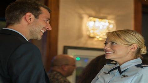 Sinopsis Film Aloha Kisah Bradley Cooper Jatuh Cinta Pada Emma Stone Tayang Malam Ini Di Trans