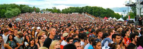 Concert Crowd Osheaga 2009 30000 Waiting For Coldplay