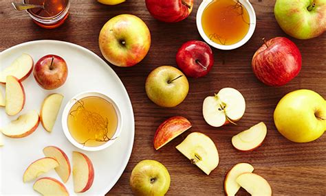 Made with almond flour, eggs, honey, apples, and spices. Apple Honey Challah | goodmotherdiet