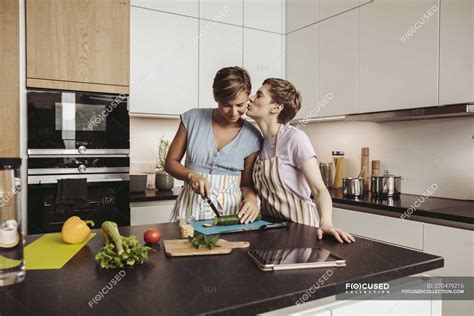 lesbian in kitchen telegraph