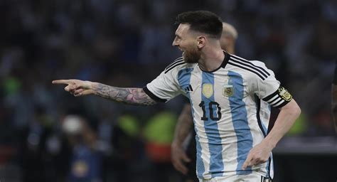 Lionel Messi Marcó Un Hat Trick Y Llegó A Más De Los 100 Goles Con La
