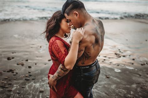 This Couple Met Right Before These Sexy Beach Photos Were Taken — But