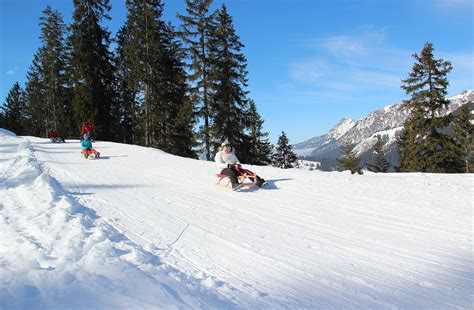 Sie sollen an den widerstand der tiroler gegen die truppen napoleons im jahr 1796 erinnern. Winter Highlights im Tannheimer Tal - Hotel Via Salina
