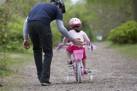 How To Teach A Child To Ride A Bike Learn To Ride A Bike Halfords
