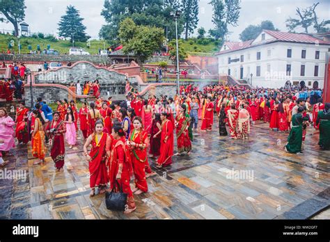 kathmandu nepal sep 2 2019 crowd of nepali women at pashupatinath temple during teej