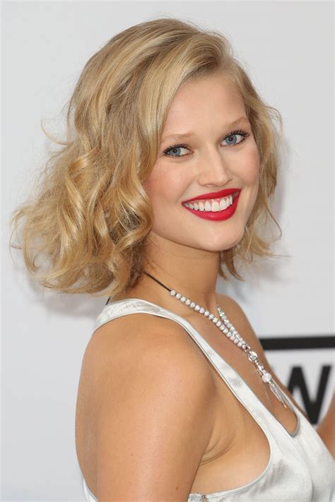 And toni garrn looked radiant as she displayed her growing baby bump while packing on the pda with her husband alex pettyfer in berlin on . Toni Garrn - amfAR's 21st Cinema Against AIDS Gala in Cap ...