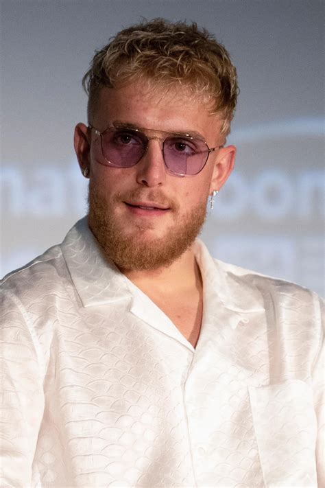 can someone id these sunglasses 🕶 r sunglasses