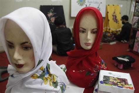 pembuatan jilbab lukis id