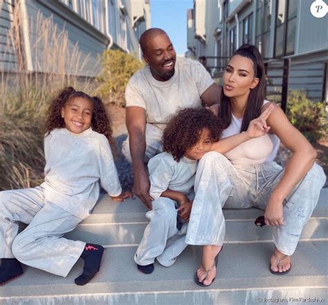 Kim Kardashian Kanye West Et Leurs Enfants North Et Saint Octobre