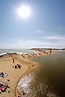 Playa De La Ciudad Con Los Veraneantes Berdyansk, Ucrania Imagen de ...