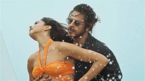 Do Shah Rukh Khan And Deepika Padukone Have A Kissing Scene In Pathan Srk Makes Big Revelation