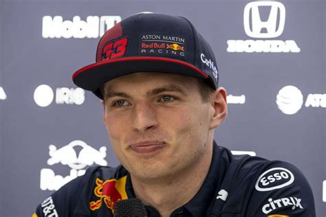 The drivers touched at least twice as hamilton tried. Max Verstappen wint én crasht tijdens simrace | esports ...