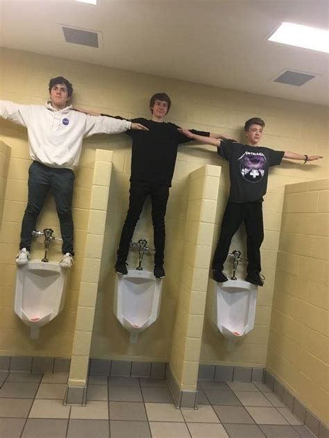 Urinals T Pose Know Your Meme