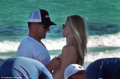Lance Armstrong Kisses Anna Hansen On The Beach In Miami Daily Mail Online