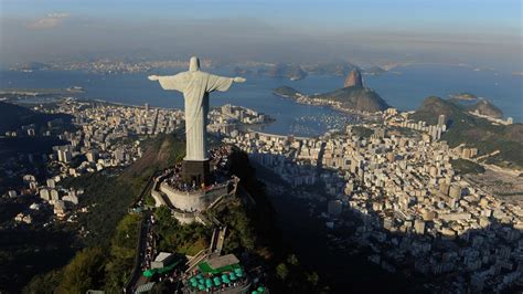 Rio Statue To Go Green For St Patricks Day