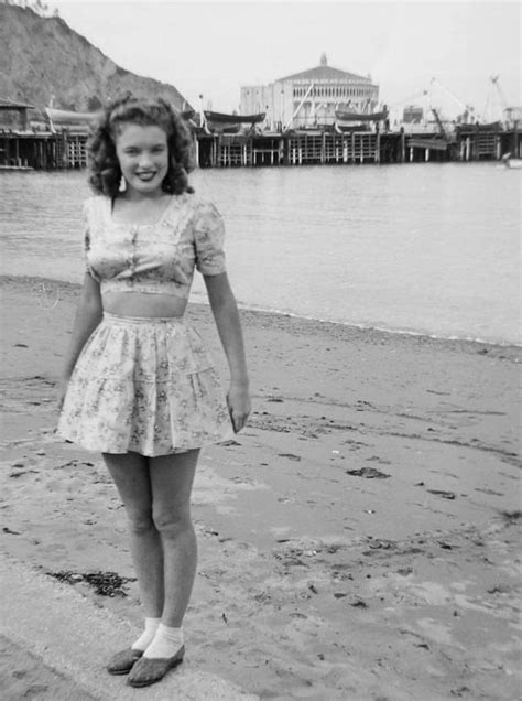 A Rare Photo Of Norma Jeane Bakermarilyn Monroe At Age Fourteen 1938 Roldschoolcool