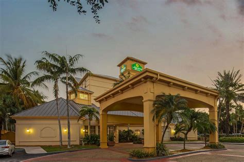 This hotel features an outdoor pool and a continental breakfast. La Quinta by Wyndham Miami Airport West | WEBSITE | Miami ...