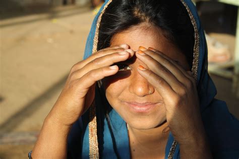 Young Bhopa Female Singer In Pushkar Rajasthan 10th November 2012