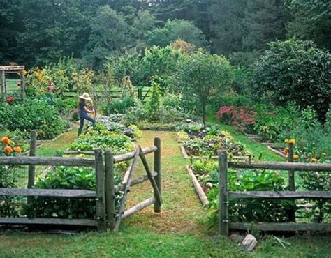 Very Beautiful Backyard Vegetable Garden Designs Ideas French