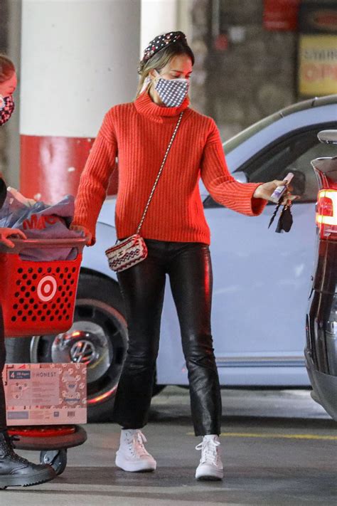 Jessica Alba In Leather Pants Goes Christmas Shopping At Target In Hollywood 40 Gotceleb