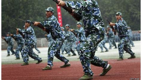 Uji Coba Sepatu Baru Kurang Bau Untuk Tentara Cina Bbc News Indonesia