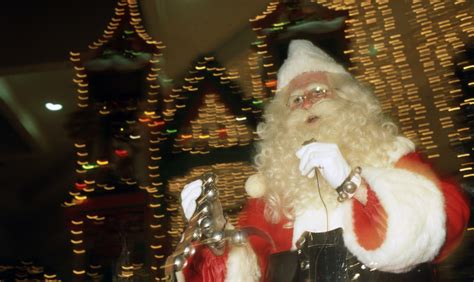 Santa Rings In The Christmas Season At Briarwood Mall November 1991 Ann Arbor District Library