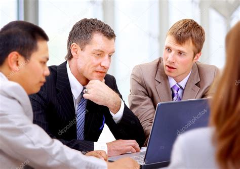 Business Meeting Manager Discussing Work With His Colleagues — Stock