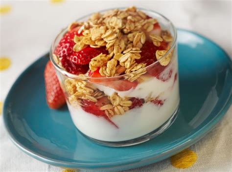 How To Make Yogurt Parfait Yogurt Parfait Recipe The Food Sea