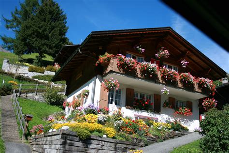 The Traditional Swiss Chalet Bavarian Style Homes Pinterest Swiss