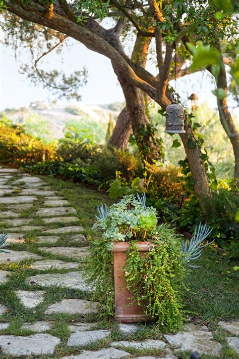 Unique Garden Decorating Ideas To Beautify Your Outdoor Area