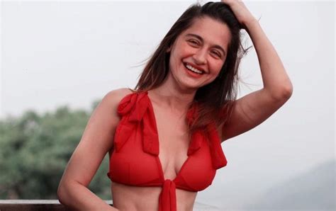 sanjeeda sheikh crossed all limits of bo ldness showed a very sizzling avatar in front cut