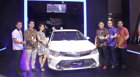 Satu Dekade Penjualan Mobil Hybrid Toyota Capai Unit Otomotif