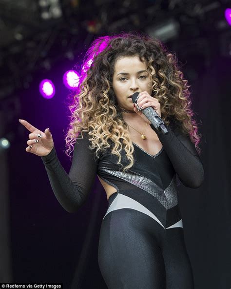 Ella Eyre Puts On A Bold Display As She Performs At Warwick Castle Daily Mail Online