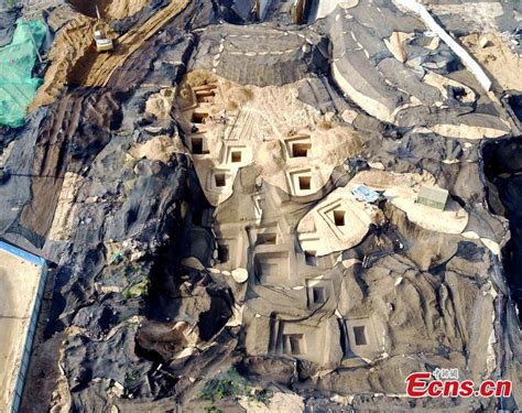 Archaeologists Unearth Eastern Zhou Dynasty Tombs311