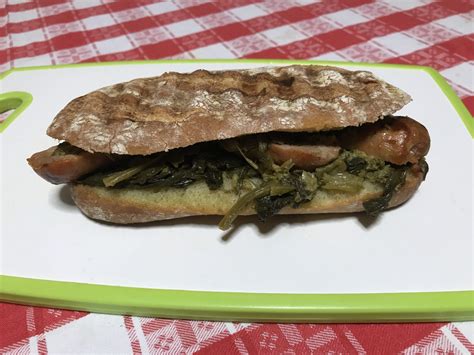 Panino Salsiccia E Friarielli Tipico Street Food Napoletano