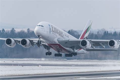 Airbus A380 Emirates Take Off Airbus A380 Airbus Youtube Videos