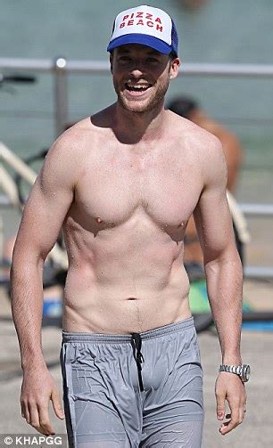 Slimmed Down Hamish Blake Showcases Trim Figure And Rippling Abs While