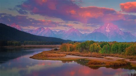 The Sun Rises Over Oxbow Bend At The Beginning Of Autumn Grand Teton